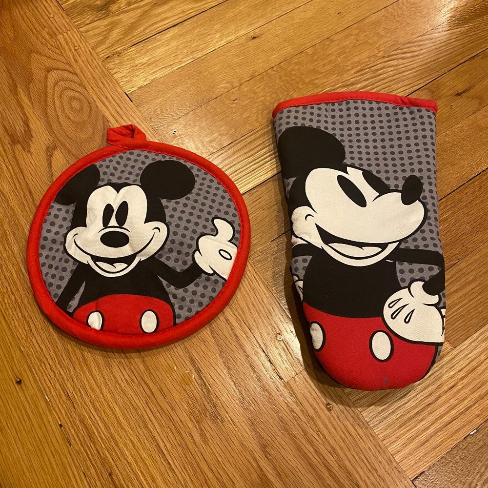 Disney Home Mickey Mouse Kitchen Oven Mit & Pot Holder